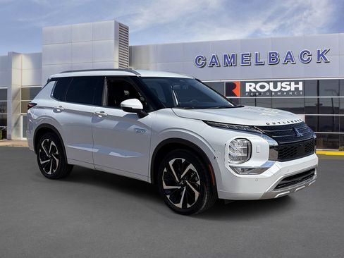 Used 2023 Mitsubishi Outlander 4WD Plug-In Hybrid image 8