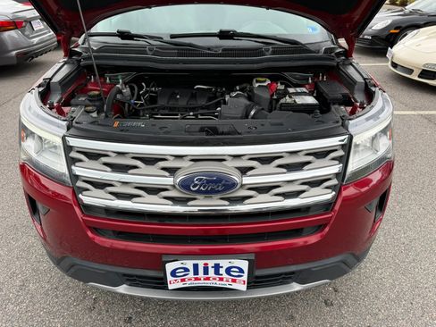 Used 2018 Ford Explorer XLT w/ Equipment Group 202A AWD/4WD image 9