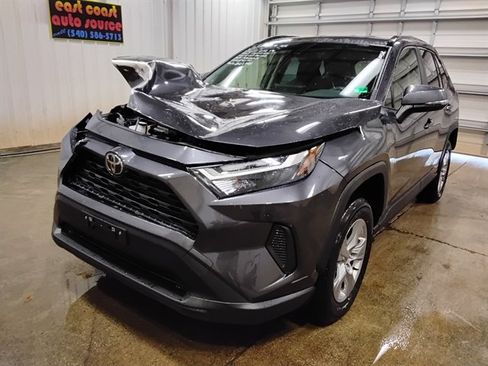 Used 2025 Toyota RAV4 XLE AWD/4WD image 4