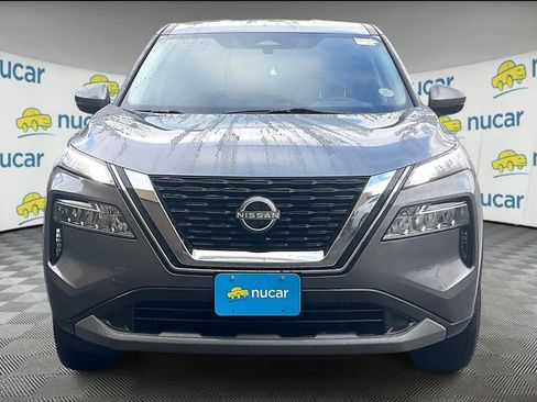 Used 2023 Nissan Rogue SV image 2
