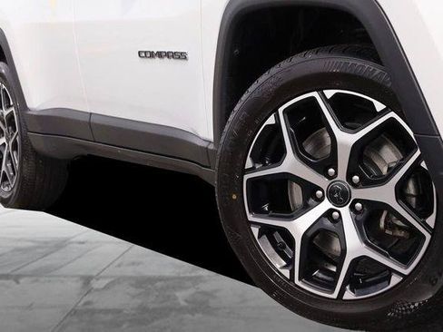 Used 2025 Jeep Compass Limited AWD/4WD image 3