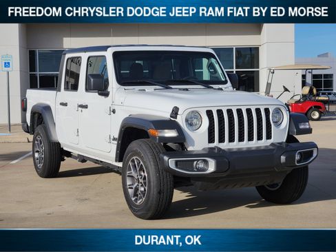 Used 2023 Jeep Gladiator Sport image 2