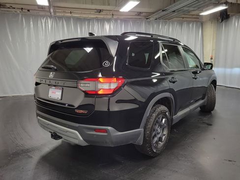 Used 2025 Honda Pilot TrailSport image 8