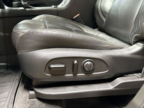 Used 2020 Chevrolet Traverse LT w/ LT Premium Package image 19