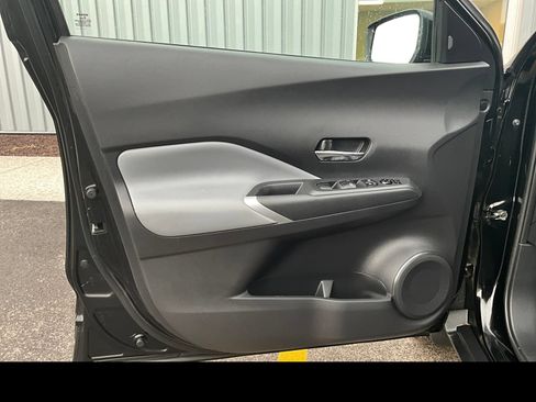 Used 2023 Nissan Kicks SR w/ SR Premium Package FWD image 23