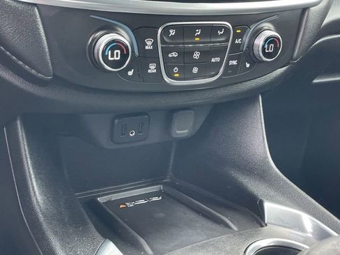 Used 2023 Chevrolet Traverse LT AWD/4WD image 20