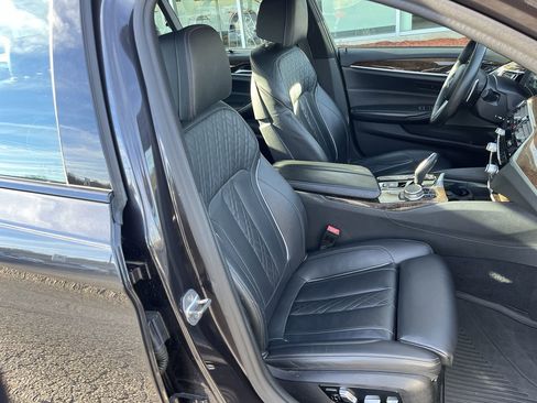 Used 2019 BMW 540i w/ M Sport Package image 37