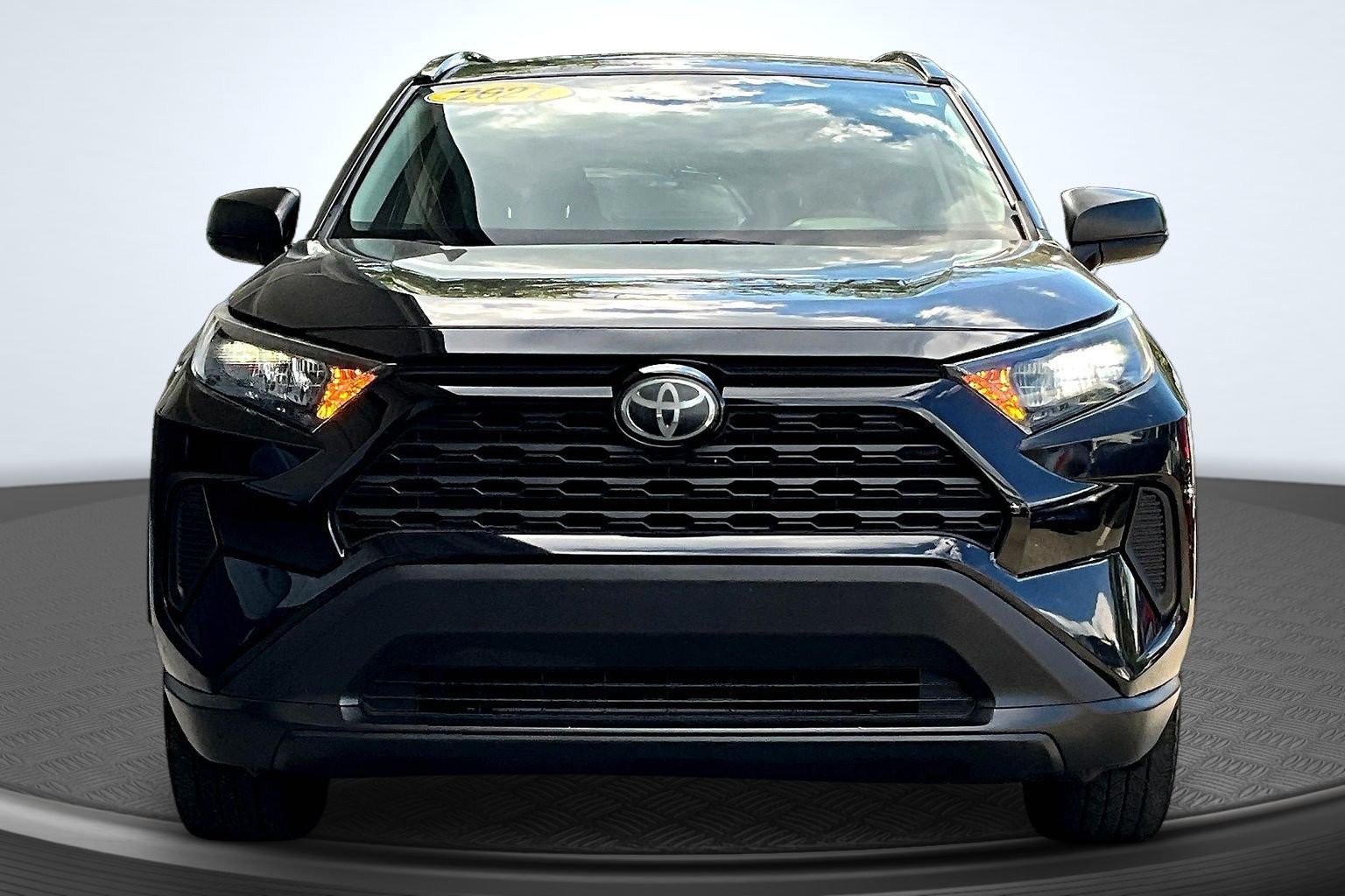 Used 2021 Toyota RAV4 LE FWD image 2