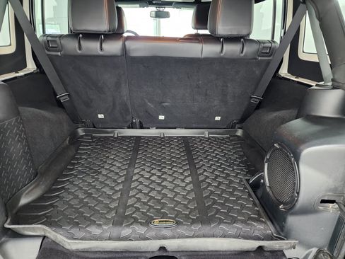 Used 2014 Jeep Wrangler Unlimited Rubicon AWD/4WD image 29