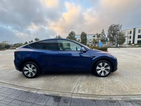 Used 2024 Tesla Model Y Long Range image 9