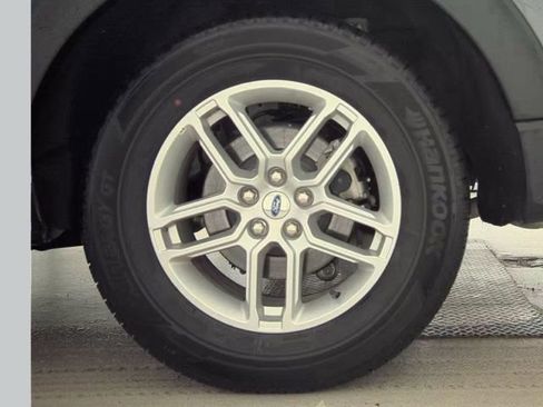 Used 2025 Ford Explorer Active AWD/4WD image 21