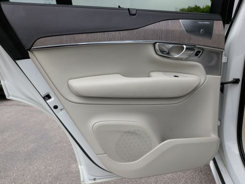 Used 2022 Volvo XC90 T8 Inscription w/ Advanced Package image 40