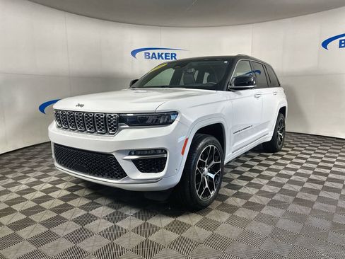 Used 2022 Jeep Grand Cherokee Summit AWD/4WD image 5
