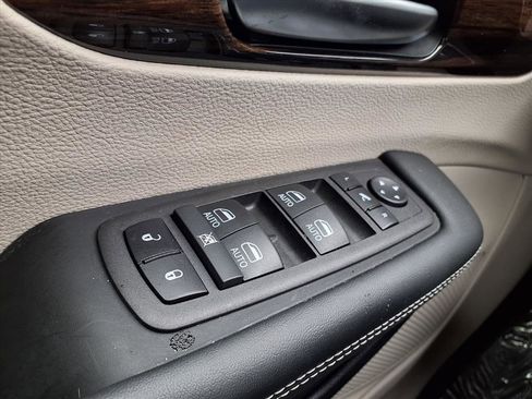 Used 2024 Chrysler Pacifica Limited image 20