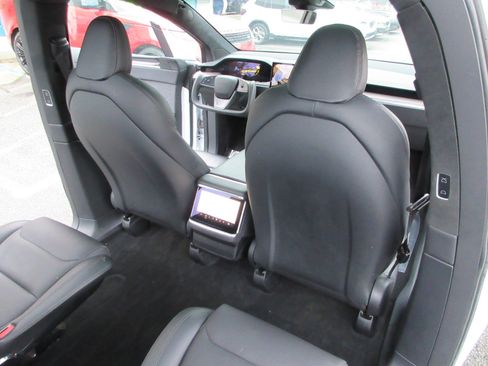 Used 2022 Tesla Model X image 33