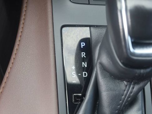 Used 2023 Toyota Venza Limited AWD/4WD image 12
