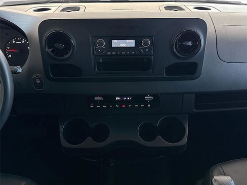 Used 2022 Mercedes-Benz Sprinter 2500 image 8