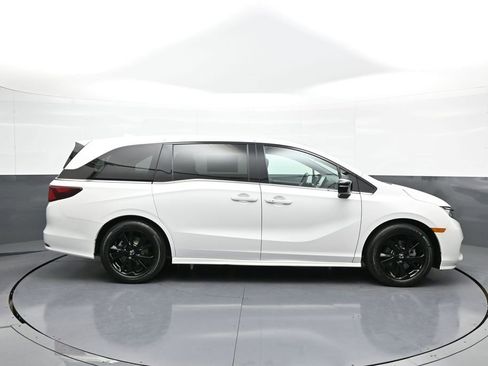 Certified 2023 Honda Odyssey Sport image 5