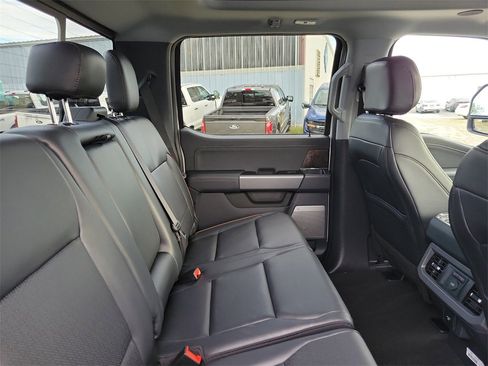 New 2026 Ford F250 Lariat w/ Black Appearance Package image 28