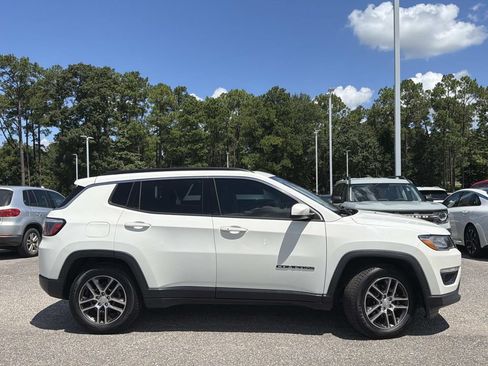 Used 2019 Jeep Compass Latitude FWD image 3
