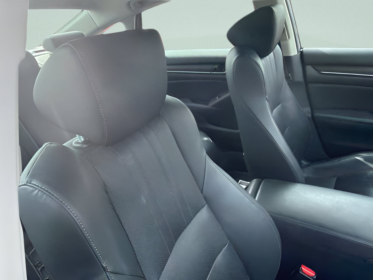 Used 2018 Honda Accord Touring image 6