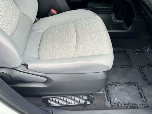 Used 2025 Toyota Sienna LE FWD image 18