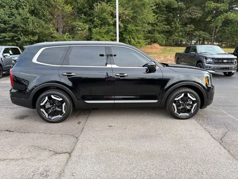 Used 2025 Kia Telluride S FWD image 2