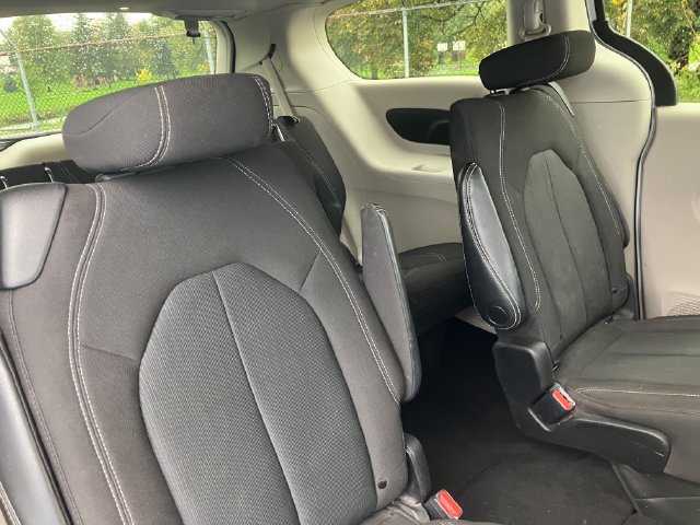 Used 2022 Chrysler Voyager LX FWD image 13