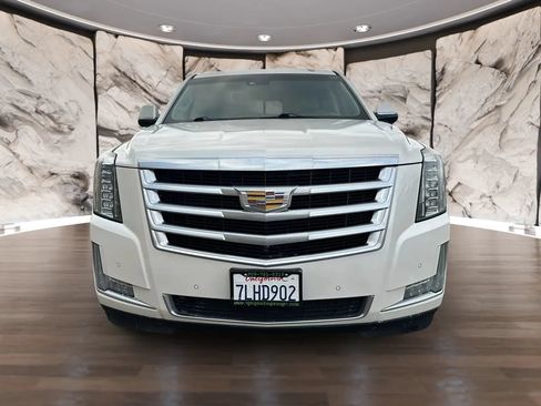 Used 2015 Cadillac Escalade Luxury AWD/4WD image 2