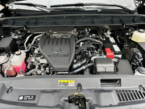 Used 2024 Toyota Highlander XLE image 26