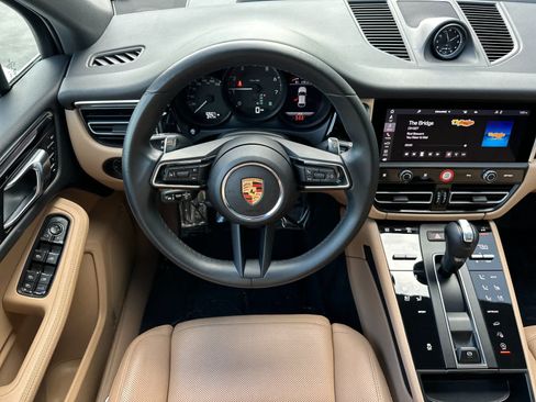 Certified 2025 Porsche Macan AWD/4WD image 15