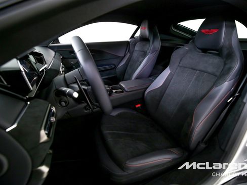 Used 2025 Aston Martin V8 Vantage Coupe image 10