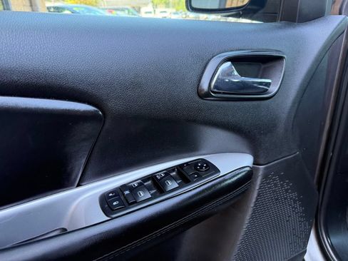 Used 2018 Dodge Journey SE w/ Connectivity Group FWD image 13