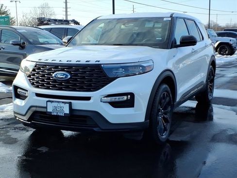 Used 2022 Ford Explorer ST-Line w/ Class IV Trailer Tow Package image 2