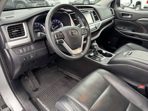Used 2019 Toyota Highlander Limited image 28
