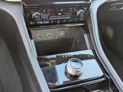 Used 2023 Jeep Grand Cherokee Limited image 21