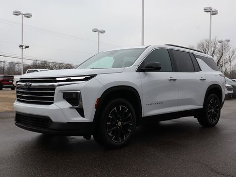 New 2026 Chevrolet Traverse LT w/ Sun and Wheel Package image 6