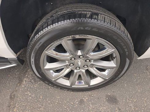 Used 2017 Chevrolet Suburban Premier image 11