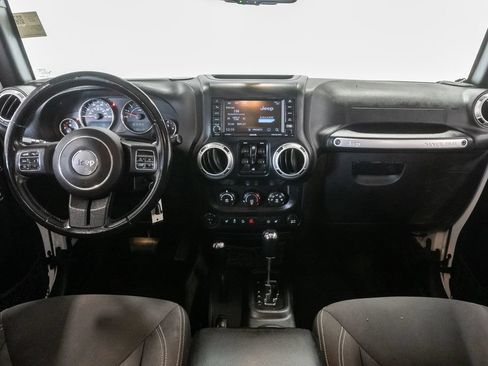 Used 2018 Jeep Wrangler Unlimited Sahara w/ Connectivity Group AWD/4WD image 24