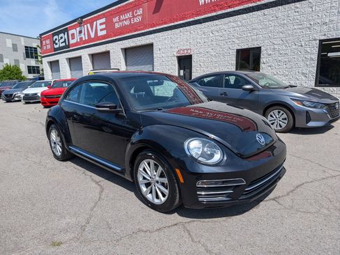 Used 2019 Volkswagen Beetle 2.0T SE FWD image 1