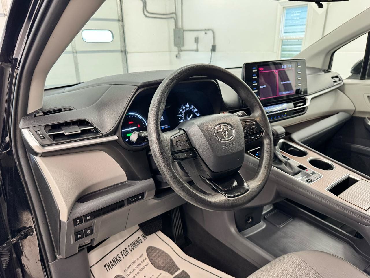 Used 2024 Toyota Sienna LE AWD/4WD image 13