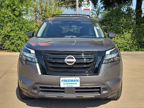 Used 2024 Nissan Pathfinder SV FWD image 2