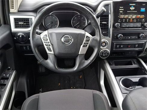 Used 2021 Nissan Titan SV w/ SV Convenience Package image 11