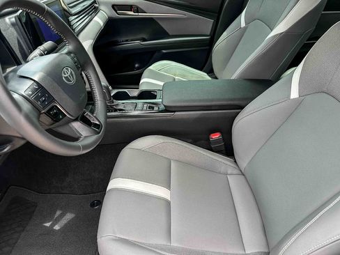Used 2025 Toyota Camry SE w/ Convenience Package FWD image 13