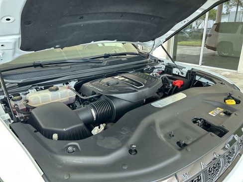 Used 2025 Jeep Grand Wagoneer L Series III w/ Rear Seat Video Group 1 AWD/4WD image 11