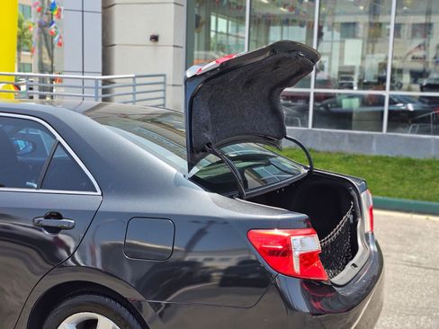 Used 2014 Toyota Camry SE FWD image 7