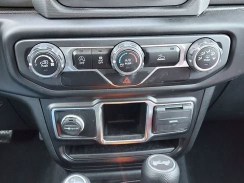 Used 2021 Jeep Wrangler Sport image 29