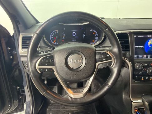 Used 2018 Jeep Grand Cherokee Altitude AWD/4WD image 15