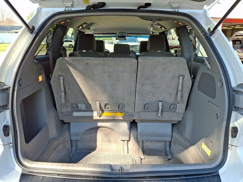 Used 2009 Toyota Sienna LE image 28