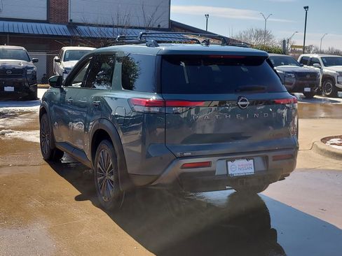 New 2026 Nissan Pathfinder SL image 2